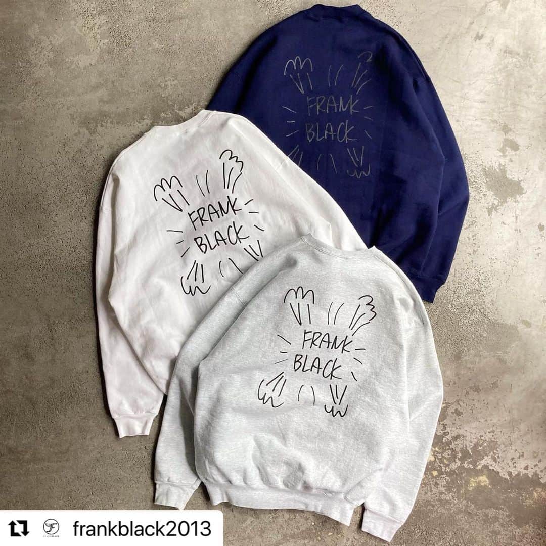 KEN KAGAMIさんのインスタグラム写真 - (KEN KAGAMIInstagram)「#Repost @frankblack2013 with @use.repost ・・・ -  第1弾㊗️ FRANKBLACK10周年記念オリジナルプリントスウェット  90s デッドストック USA製のフルーツオブザルームのボディに @kenkagami さんのデザインを施した数量限定スウェットです。  ホワイト size : XLとXXL グレー size : XXLのみ ネイビー size : XLのみ  女性スタッフ(身長164cm)着用分はグレーのXXLですが、一度洗濯・乾燥したもので少し縮み、程良いオーバーサイズ感になります。 男性スタッフ(身長175cm)着用分はホワイトのXLです。  12/9(土)発売開始 第2弾のオリジナルアイテムもございますので楽しみにお待ちください😌  ※数量限定のため、在庫には限りがあります。 　無くなり次第、販売を終了させていただきます。  #kenkagami #加賀美健 #加賀美健さん  #shimokitazawavintage #shimokitazawa #vintageshop #hurugi #hurugiya #90s #下北沢古着屋 #下北沢古着 #下北古着屋 #下北古着 #きれいめ古着 #90年代古着 #古着屋 #古着屋巡り」11月19日 21時54分 - kenkagami