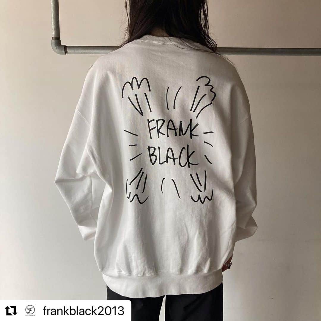 KEN KAGAMIさんのインスタグラム写真 - (KEN KAGAMIInstagram)「#Repost @frankblack2013 with @use.repost ・・・ -  第1弾㊗️ FRANKBLACK10周年記念オリジナルプリントスウェット  90s デッドストック USA製のフルーツオブザルームのボディに @kenkagami さんのデザインを施した数量限定スウェットです。  ホワイト size : XLとXXL グレー size : XXLのみ ネイビー size : XLのみ  女性スタッフ(身長164cm)着用分はグレーのXXLですが、一度洗濯・乾燥したもので少し縮み、程良いオーバーサイズ感になります。 男性スタッフ(身長175cm)着用分はホワイトのXLです。  12/9(土)発売開始 第2弾のオリジナルアイテムもございますので楽しみにお待ちください😌  ※数量限定のため、在庫には限りがあります。 　無くなり次第、販売を終了させていただきます。  #kenkagami #加賀美健 #加賀美健さん  #shimokitazawavintage #shimokitazawa #vintageshop #hurugi #hurugiya #90s #下北沢古着屋 #下北沢古着 #下北古着屋 #下北古着 #きれいめ古着 #90年代古着 #古着屋 #古着屋巡り」11月19日 21時54分 - kenkagami