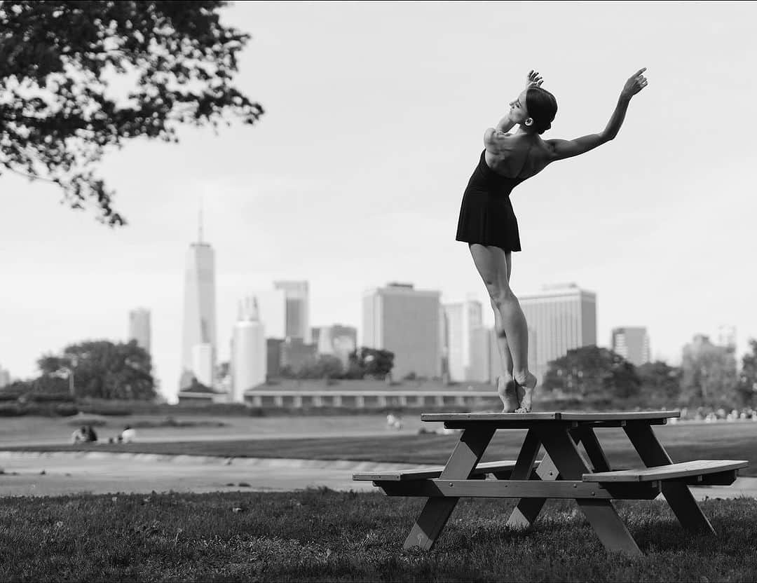 ballerina projectのインスタグラム：「𝐎𝐤𝐬𝐚𝐧𝐚 𝐌𝐚𝐬𝐥𝐨𝐯𝐚 on Governors Island in New York City.   @maslovaoxy #oksanamaslova #ballerinaproject #governorsisland #newyorkcity #ballerina #ballet #dance   Ballerina Project 𝗹𝗮𝗿𝗴𝗲 𝗳𝗼𝗿𝗺𝗮𝘁 𝗹𝗶𝗺𝗶𝘁𝗲𝗱 𝗲𝗱𝘁𝗶𝗼𝗻 𝗽𝗿𝗶𝗻𝘁𝘀 and 𝗜𝗻𝘀𝘁𝗮𝘅 𝗰𝗼𝗹𝗹𝗲𝗰𝘁𝗶𝗼𝗻𝘀 on sale in our Etsy store. Link is located in our bio.  𝙎𝙪𝙗𝙨𝙘𝙧𝙞𝙗𝙚 to the 𝐁𝐚𝐥𝐥𝐞𝐫𝐢𝐧𝐚 𝐏𝐫𝐨𝐣𝐞𝐜𝐭 on Instagram to have access to exclusive and never seen before content. 🩰」