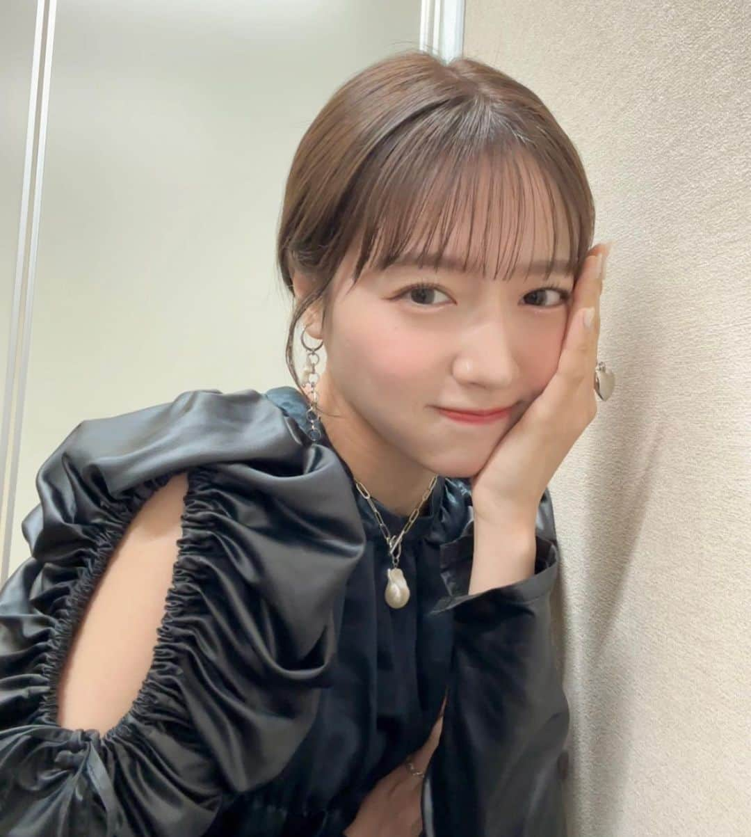 中山莉子のインスタグラム：「→ 中山莉子の2nd写真集。 大阪お渡し会ありがとうございました🫶🏻 ⁡ たくさんの方にお届けできて嬉しいです！☺️ ⁡ #中山莉子の2nd写真集#写真集#PR」