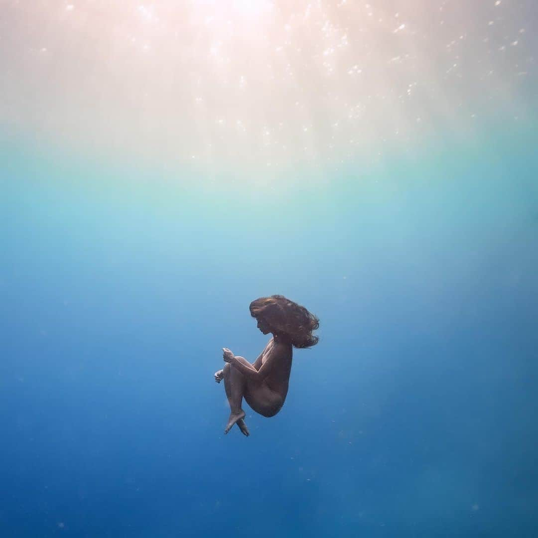 福田朋夏さんのインスタグラム写真 - (福田朋夏Instagram)「北風が強くなってきて、なかなか海に入れないシーズンが来たね。海の中が恋しい。 The north wind has become a little stronger.  I miss being in the sea…🌏  📷@daanverhoevenfreediver   #okinawa #dominica #underwaterphotography #sea #freediving #apnea #ocean #oceanlife #oceanlover」11月19日 21時59分 - tomoka_fukuda