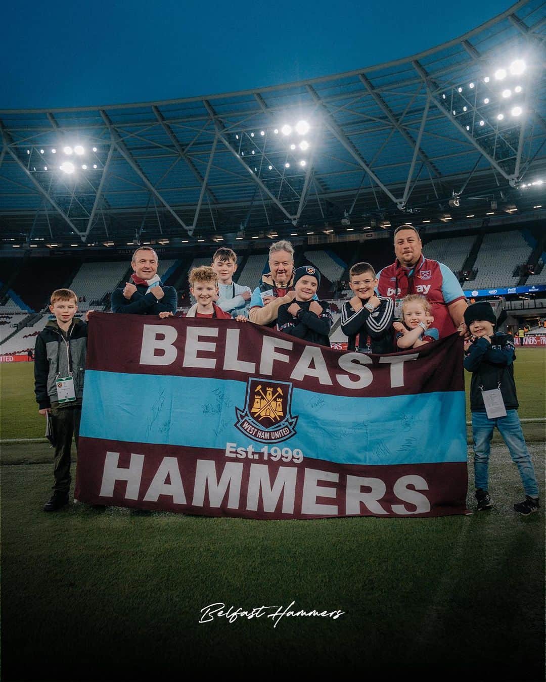 ウェストハム・ユナイテッドFCのインスタグラム：「Shining a light on the Belfast Hammers Supporters’ Club ⚒️」
