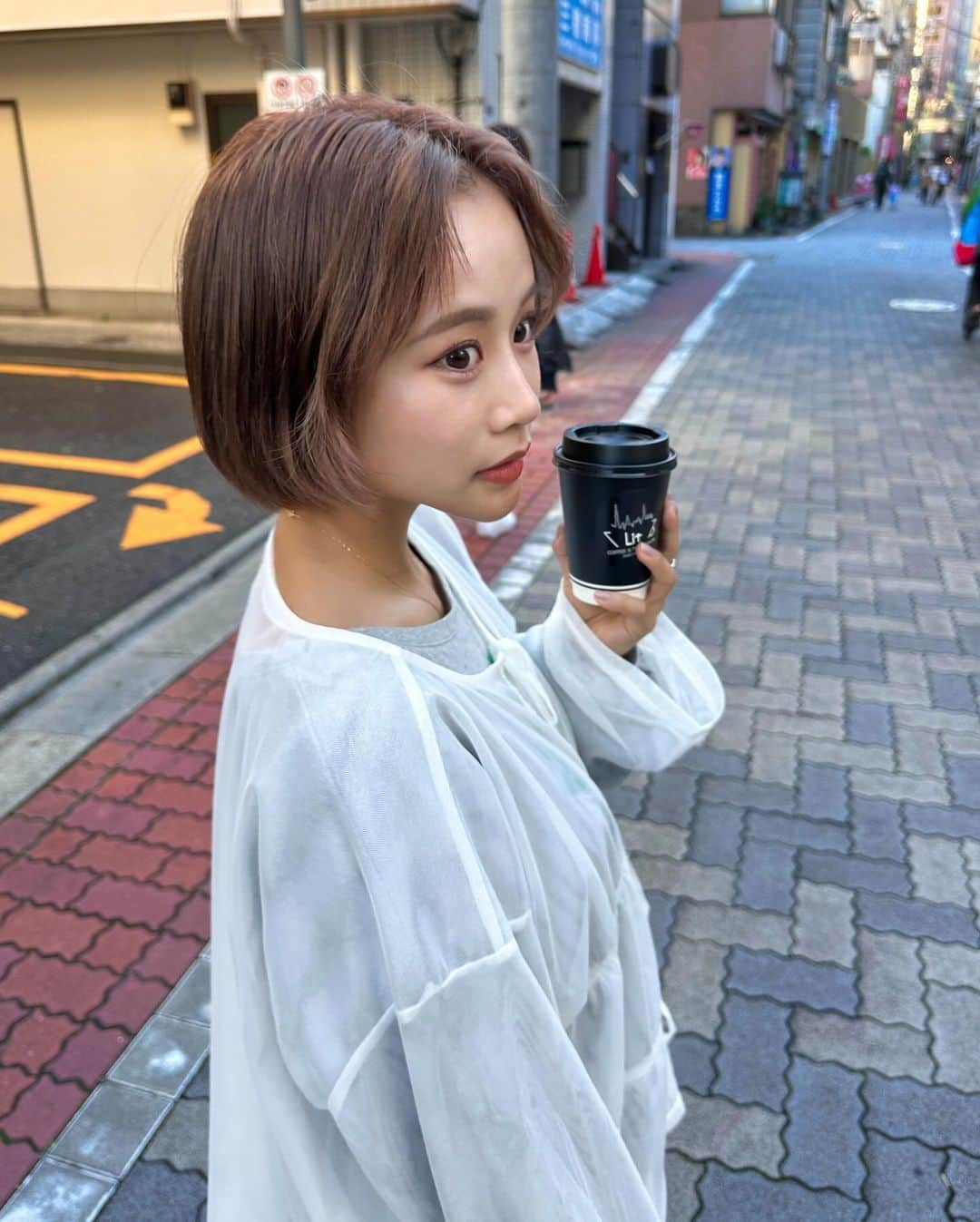 田辺莉咲子さんのインスタグラム写真 - (田辺莉咲子Instagram)「I got my hair done.🍁 ボブにして髪を暗くしました🌙 そして着るのを楽しみにしていたFlowerパンツ🌼🖤 . #ボブ　#ショートヘア #ubyspickandspan #ユーバイスピックアンドスパン」11月19日 22時12分 - risako_tanabe