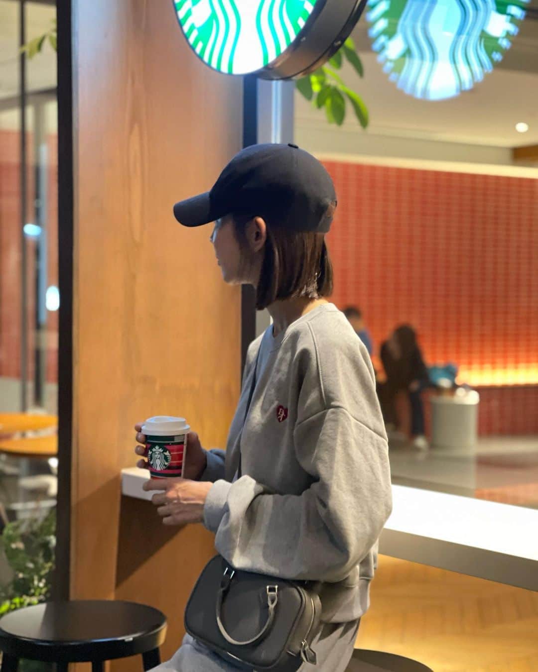 木本泉のインスタグラム：「- もう後1ヶ月半で今年も終わりだな💨  目まぐるしく毎日が過ぎていってw、頭がついていかない日もありますが、、、できるだけ丁寧に過ごしたいと心掛けてます🤲  元々ですが、、、最近忘れ物がひどい💦気を抜くと何かを忘れてます😢 気をつけよう。」