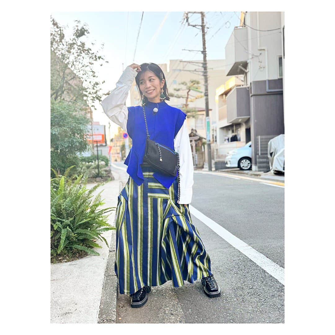 三倉佳奈さんのインスタグラム写真 - (三倉佳奈Instagram)「「路線バスで寄り道の旅」ご覧いただきありがとうございました🌸  鯛焼きに和菓子にメンチカツに焼売、カレーに牡蠣に焼き鳥に...と、これでもかと食べてましたね😂満腹でしたー！ そして素敵なグラスとも出会えました🥂  大学卒業後拠点を東京に移して、もう15年弱ですが、あまり馴染みのなかった世田谷線エリア。 昔ながらの雰囲気と、新たなお洒落なお店が混ざり合う魅力的な街で。今度もっとゆっくり巡ってみたいです☺︎  そして徳光さんの居眠り姿も間近で拝見でき、いい1日になりました🙌🏻 お世話になった皆さま、ありがとうございました✨  そして番組を機に私たちに興味を持ってくださった皆さま、ありがとうございます🥲 インスタはゆるゆるーっと気まぐれに更新していますので引き続きよろしくお願いします🍀  #路線バスで寄り道の旅 #世田谷線」11月19日 22時09分 - kana_mikura0223