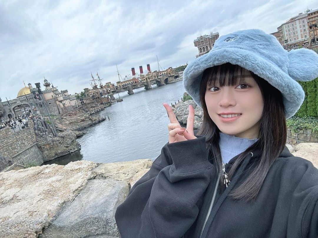 絵森彩さんのインスタグラム写真 - (絵森彩Instagram)「🌏  1人のディズニーは誰かと行くのとはまた違った楽しさがあって最高でした😚 また行こ〜っと！ 写真ちょびちょび載せていきますね🌏  #ディズニーシー #ひとりディズニー #ディズニーリゾート」11月19日 22時10分 - emoriaya_official