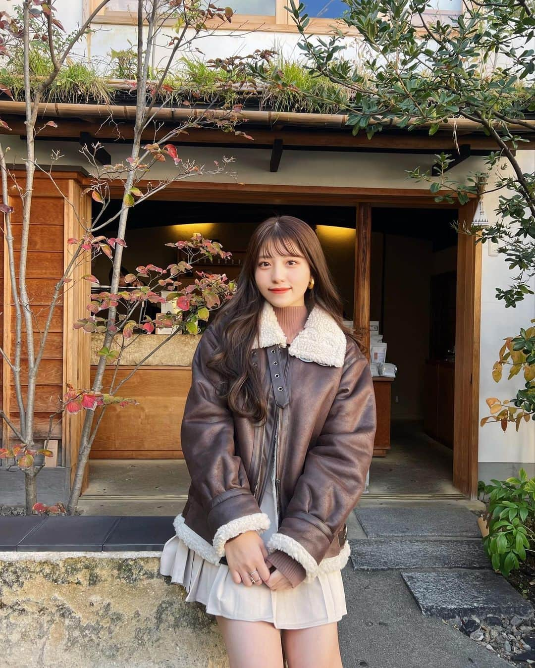 宇佐神星（きらり）さんのインスタグラム写真 - (宇佐神星（きらり）Instagram)「秋にぴったりの京都カフェ🍁  @ungrid_official のボアブルゾンが 暖かくて合わせやすくて万能だったよ🪵  先日、@une_fleur_hina さんに パリジェンヌと美眉スタイリングをお願いして、 抜け感のある秋メイクが似合うようにしてもらいました！✨ ありがとうございました🫶🏻  #ungrid #ungrid_official」11月19日 22時19分 - kirari_usami