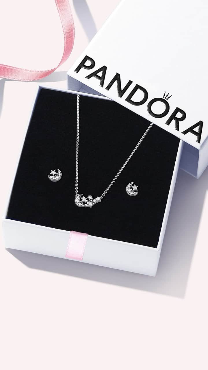 PANDORAのインスタグラム：「Ready, set, gift! Double tap when you see the gift set you’d love to unbox. 🎁 #LovesUnboxed #Pandora #Jewellery」