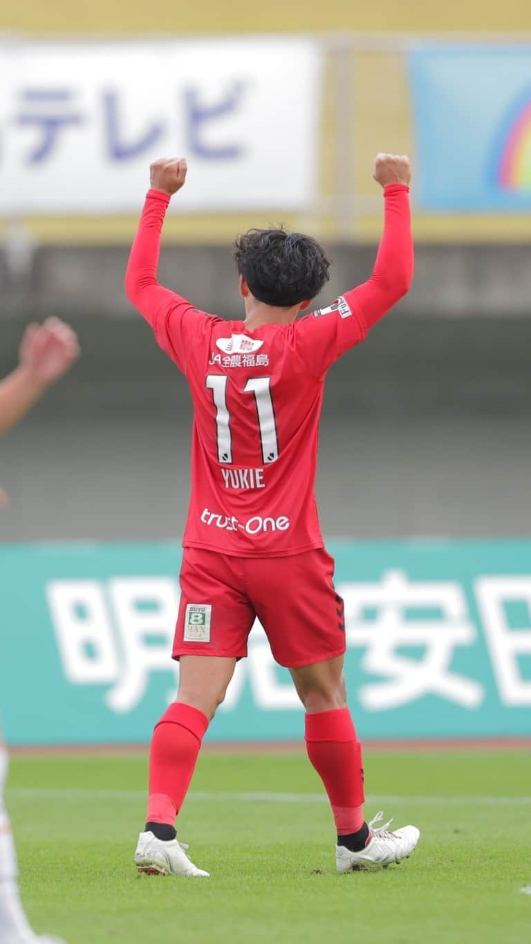 福島ユナイテッドFCのインスタグラム：「𝙂𝙊𝘼𝙇 𝙎𝘾𝙀𝙉𝙀 #雪江悠人 選手  前半43分、#柴田徹 選手の右サイドからのクロスに、# 雪江悠人 選手が頭で合わせ豪快なヘディングシュートを決めた！🚀✨  2得点の活躍でチームの勝利に大きく貢献！🤩❤️‍🔥  #1119愛媛 #一心一積 #福島ユナイテッド #fufc #福島 #Jリーグ #jleague #サッカー #soccer #⚽️」