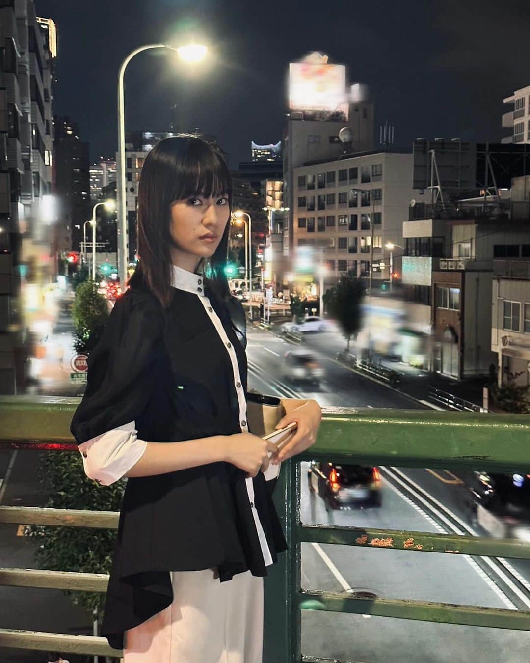 恒松祐里さんのインスタグラム写真 - (恒松祐里Instagram)「🏘️ NHK夜ドラ「ミワさんなりすます」明日月曜から 第六週放送です！  ミワさんと美羽さんの絶妙な距離感。 なんか良いなと思えてくる瞬間もある。 でもやっぱり、さくらさん怖いけど😊  毎週月・火・水・木曜の22：45～23：00の15分間 NHKにて放送です📺 六週もよろしくお願いします。  #ミワさんなりすます #恒松祐里」11月19日 22時18分 - yuri_tune