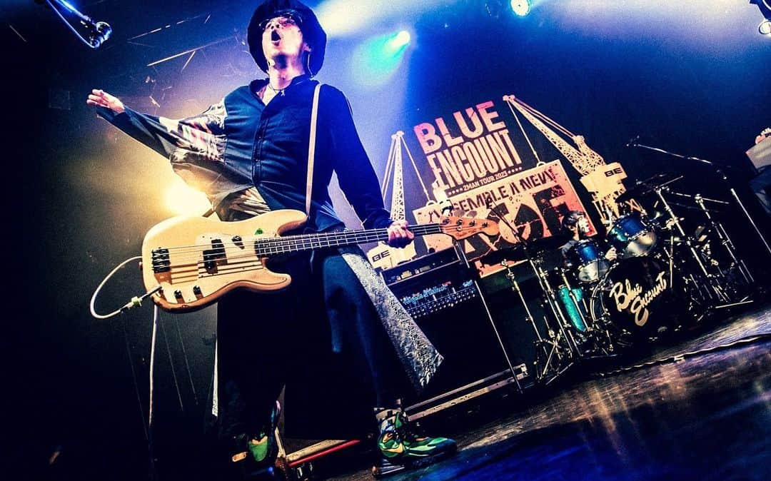 BLUE ENCOUNTさんのインスタグラム写真 - (BLUE ENCOUNTInstagram)「. 『BLUE ENCOUNT 2MAN TOUR2023 ASSEMBLE A NEW AGE』 @ 高松festhalle  w / THE ORAL CIGARETTES  Guest Bassist / 下上貴弘(アルカラ) @smgm_desu   📸@yamada_mphoto」11月19日 22時18分 - blueencount_official