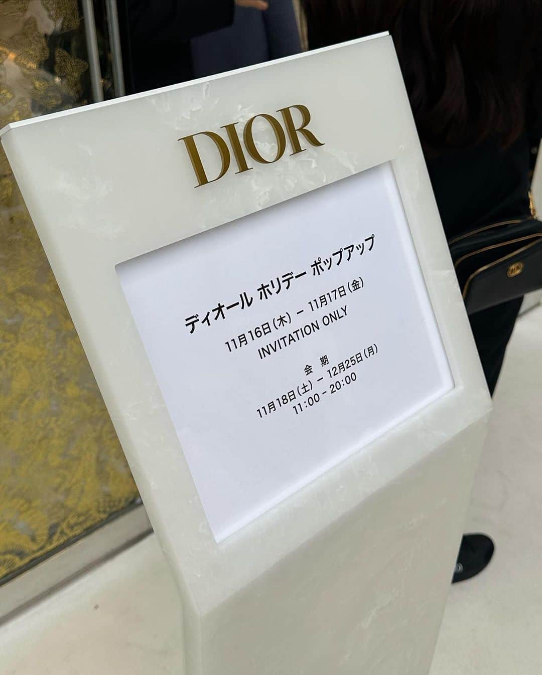 計良日向子（ひなひ）さんのインスタグラム写真 - (計良日向子（ひなひ）Instagram)「. Dior ホリデーポップアップショップ❄️🤍 . . . 昨日から始まったポップアップに 行ってきたよ🎄🕊 ホワイトとゴールドの世界観で可愛い、、！ オールホワイトコーデにしたよ🤍 来てる方もホワイトコーデの方たくさんで 可愛すぎる空間だった⛄️ . . . 👗ワンピース @mercuryduo_com . 👢ブーツ @gu_for_all_ . . . . #表参道カフェ #ホワイトコーデ #mercuryduo #マーキュリーデュオ #gu_for_all #ジーユー #ジーユーコーデ」11月19日 22時28分 - kerahinako1105