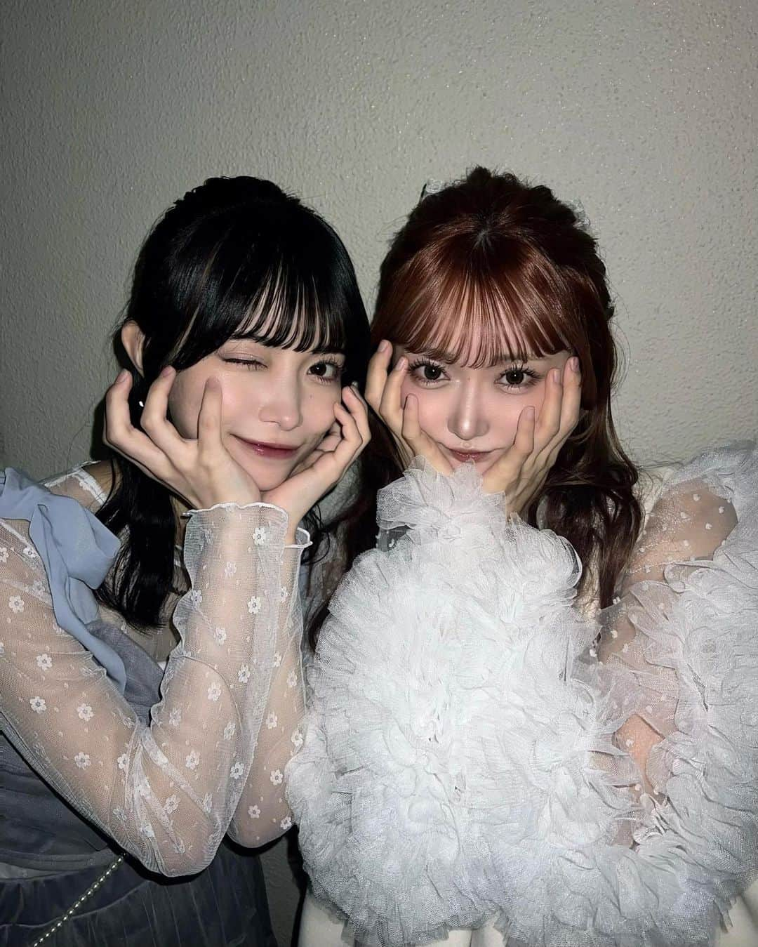 石綿日向子さんのインスタグラム写真 - (石綿日向子Instagram)「👯‍♀️ 2人で歌ってぴあの弾いた🎼 安心して任せられる相棒！ 会場溢れてた！うれしい！ありがとう！ 気分はTGCで最高るん！ @koto_sakuragi #bibiy #bibiy_girl」11月19日 22時23分 - hinako_ishiwata