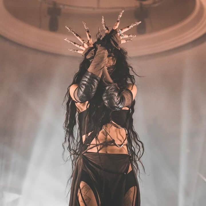 ロリーンのインスタグラム：「I adore you 🤍」