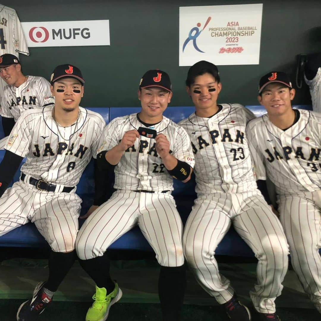 侍ジャパンさんのインスタグラム写真 - (侍ジャパンInstagram)「カーネクスト アジアプロ野球チャンピオンシップ2023 【決勝】 日本🇯🇵 4x - 3 🇰🇷韓国  2死満塁から #門脇誠 選手が優勝を決める劇的サヨナラタイムリー！延長タイブレークを制し大会連覇を達成！！  #侍ジャパン #アジチャン」11月19日 22時29分 - samuraijapan_official