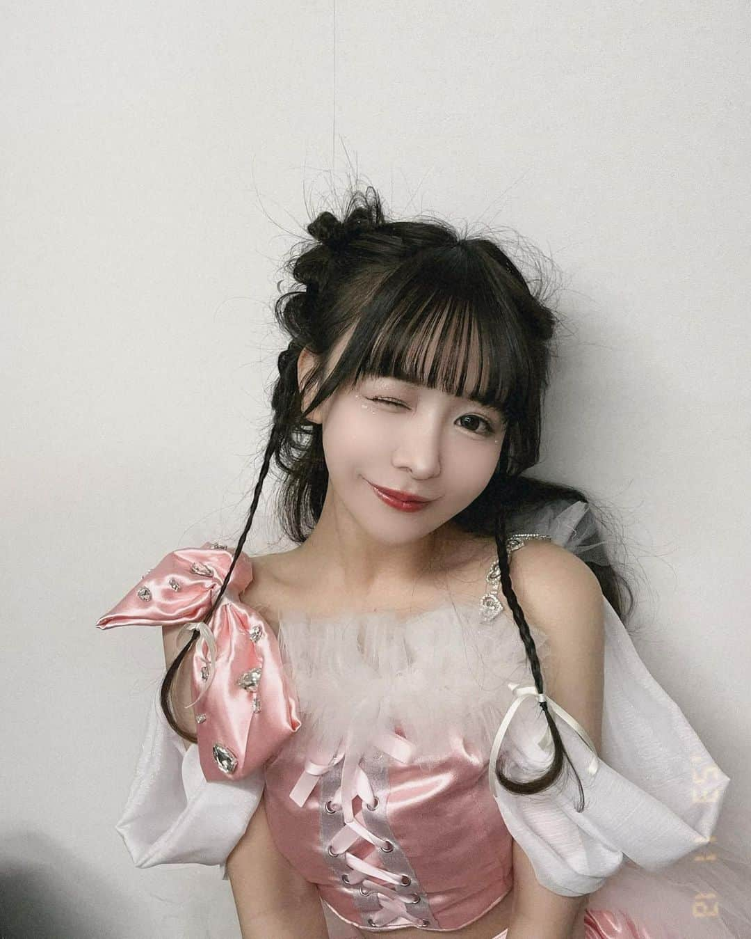 平松可奈子のインスタグラム：「🤍🎀Forever Girly🤍🎀  🎀hair arrange　@ayana668 🎀  #idol #平松可奈子デザイン #アイドル衣装 #japaneseidol  #平松可奈子　#ヘアアレンジ #三つ編みアレンジ」