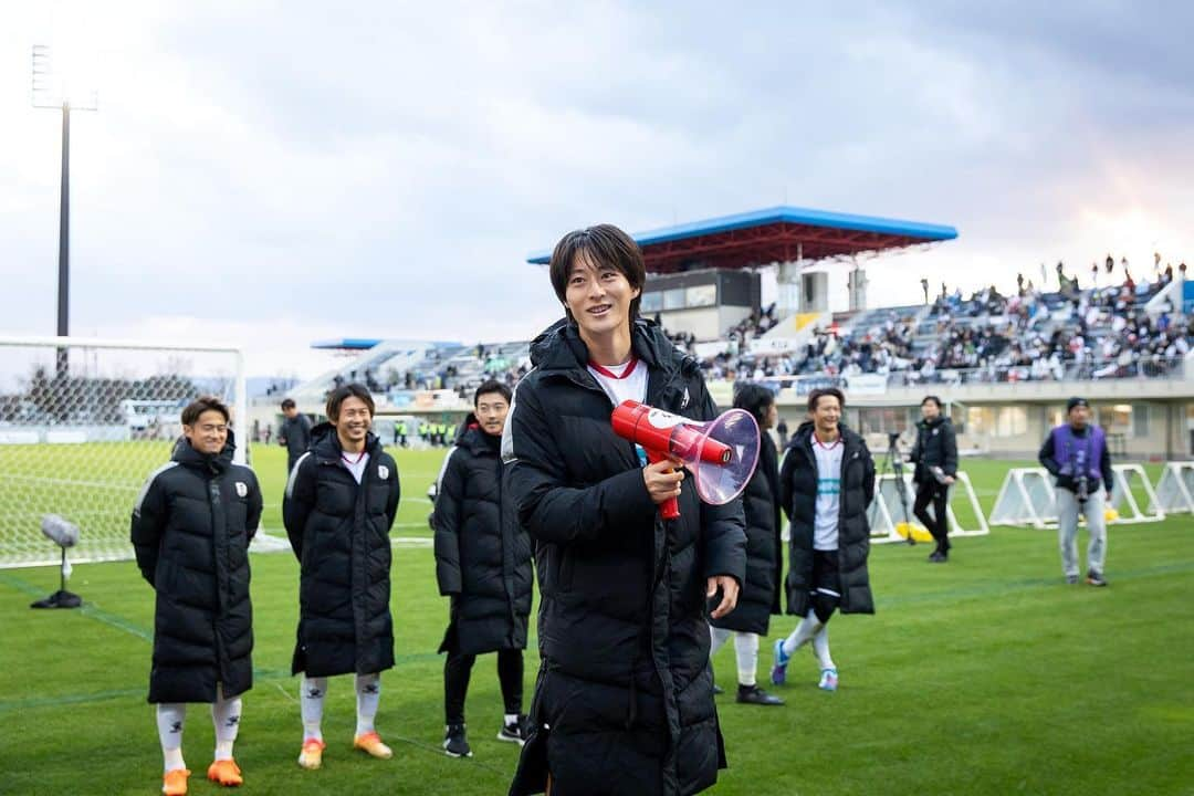 いわてグルージャ盛岡のインスタグラム：「◤𝙈𝘼𝙏𝘾𝙃 𝙋𝙃𝙊𝙏𝙊◢  🆚 #FC岐阜   #加々美登生 選手のゴールで先制、同点に追いつかれるも #佐藤未勇 選手のゴールで勝ち越し。 本日も熱い応援をありがとうございました🙇   |𝙉𝙀𝙓𝙏 𝙈𝘼𝙏𝘾𝙃 🆚 #SC相模原  🗓11.26㈰ 🕑14:00kickoff 🏟相模原ギオンスタジアム   #いわてグルージャ盛岡」