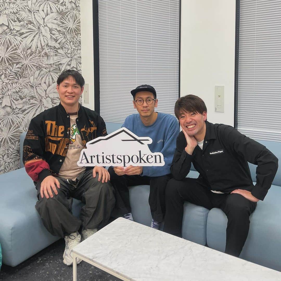 辻井亮平のインスタグラム：「今夜から来週も！  artist spokenにまたまたファニーさんが来てくれてますんで是非聞いてみてよな📻  ファニー大使より。  #スケルトンマンの裏話も聞けるよ #ファニーはん #いつもありがとうございます #artistspoken #アイロンヘッドのエンタの深淵 #山さん」