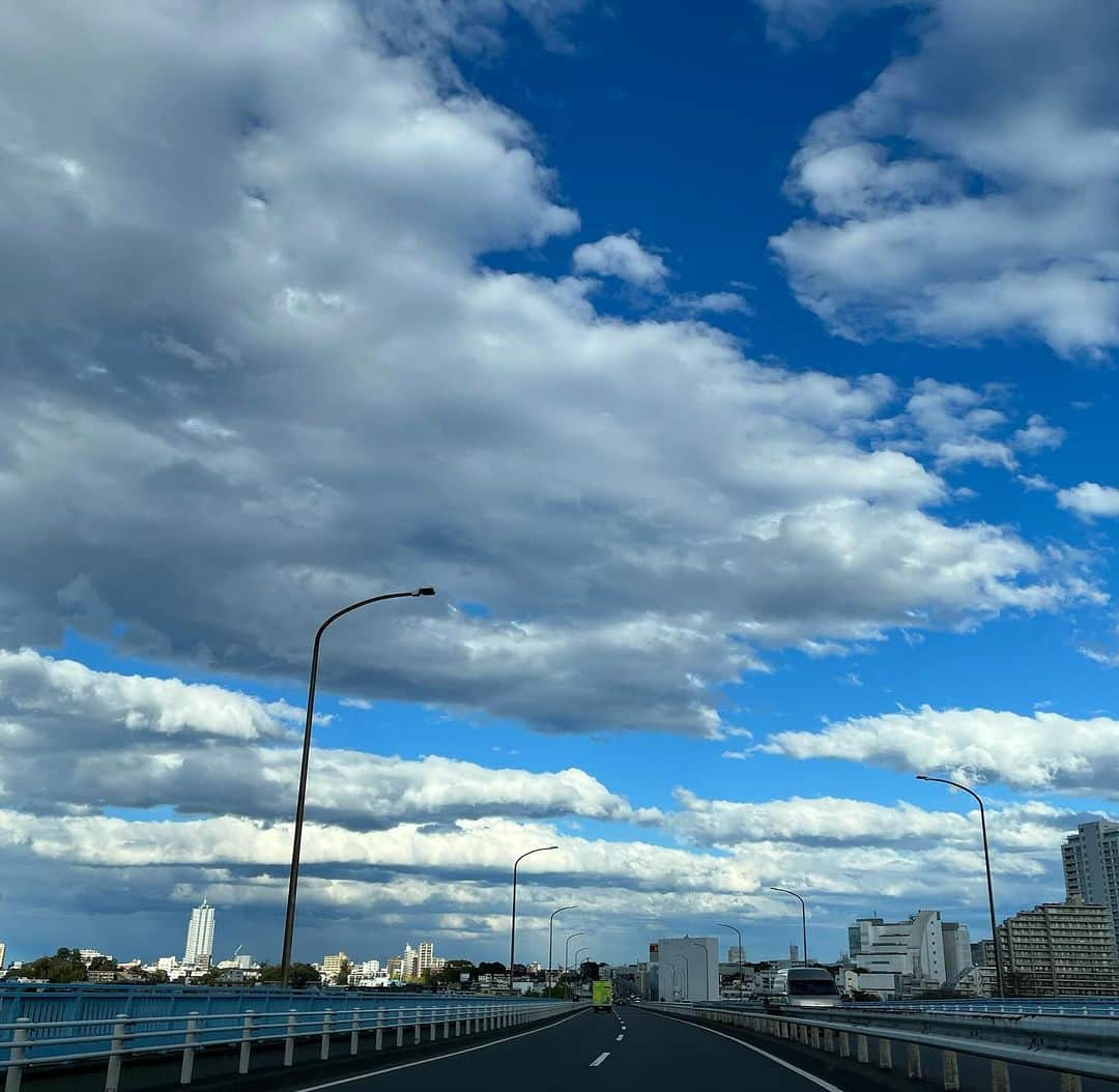 藤田朋子のインスタグラム：「空 雲 #sky #ciel #nage」