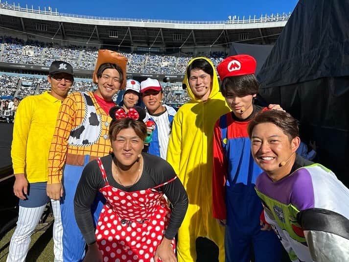佐藤都志也さんのインスタグラム写真 - (佐藤都志也Instagram)「ファン感謝デー！ ありがとうございました🙇 TEAM BLACK 勝利できました！ アチアチカップルでは全く合わず僕の片思いみたいになってました。。 紅白戦ではホームラン打たせていただき柿沼さんには感謝してます！ シーズンで打てるようさらに頑張ります！ 松川のサトシと茶谷のび太（わくわくさんよりだったけど） 似合いすぎて面白かった🖐️ 三木さんお疲れ様でした！ また来年もみなさんの前でたくさんの笑顔溢れるファン感になるよう頑張ります！ 今シーズンも応援ありがとうございました！」11月19日 22時33分 - marin_es32