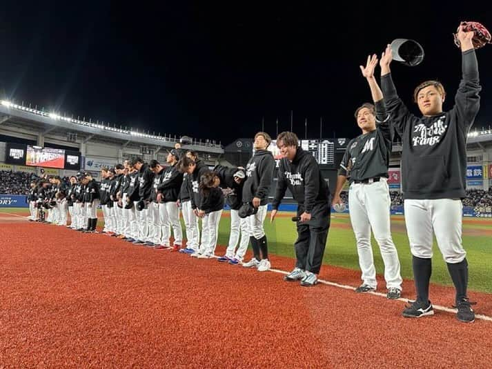 佐藤都志也のインスタグラム：「ファン感謝デー！ ありがとうございました🙇 TEAM BLACK 勝利できました！ アチアチカップルでは全く合わず僕の片思いみたいになってました。。 紅白戦ではホームラン打たせていただき柿沼さんには感謝してます！ シーズンで打てるようさらに頑張ります！ 松川のサトシと茶谷のび太（わくわくさんよりだったけど） 似合いすぎて面白かった🖐️ 三木さんお疲れ様でした！ また来年もみなさんの前でたくさんの笑顔溢れるファン感になるよう頑張ります！ 今シーズンも応援ありがとうございました！」