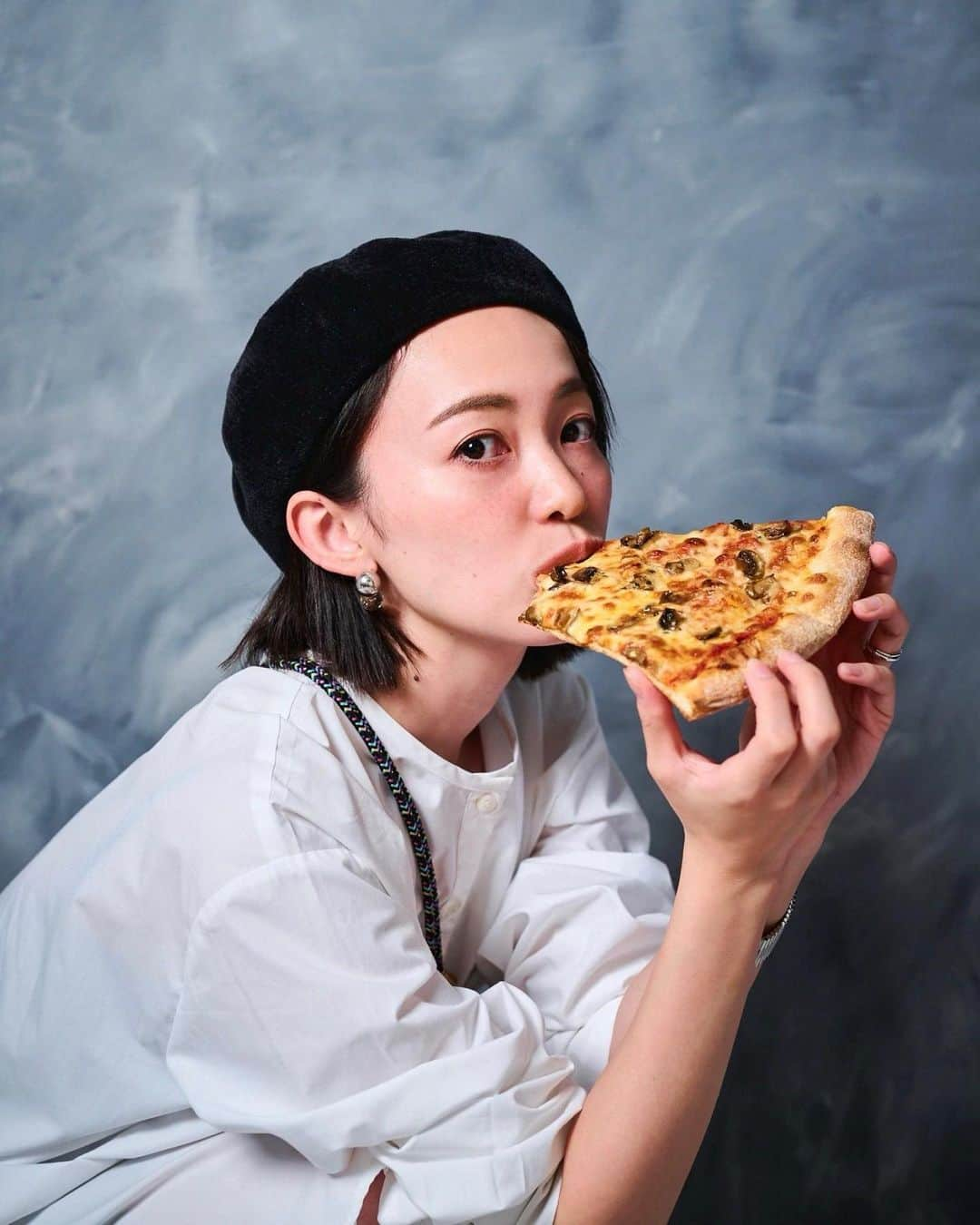 小林美季のインスタグラム：「🍕  📷撮影の休憩タイム」