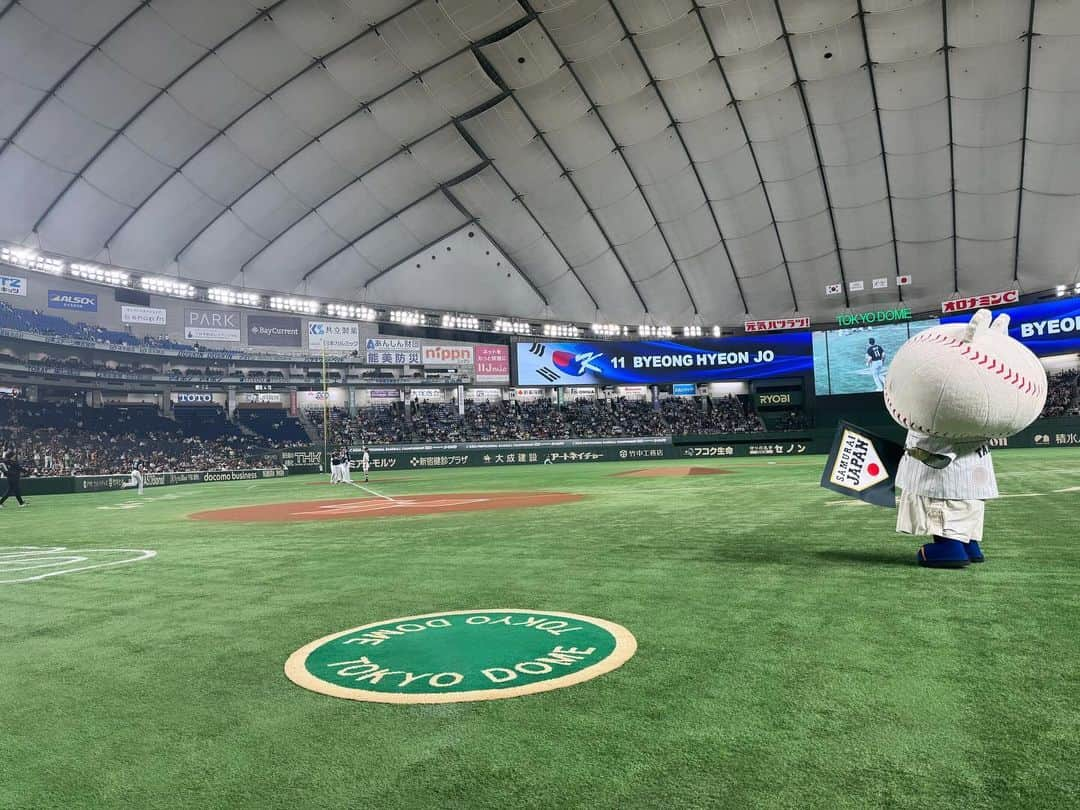 荒川静香さんのインスタグラム写真 - (荒川静香Instagram)「APBC 2023⚾️ CHAMPION‼️🥇🇯🇵🏆✨ Congratulations 👏✨ #アジアプロ野球チャンピオンシップ  #決勝  #東京ドーム」11月19日 22時46分 - shizuka_a29