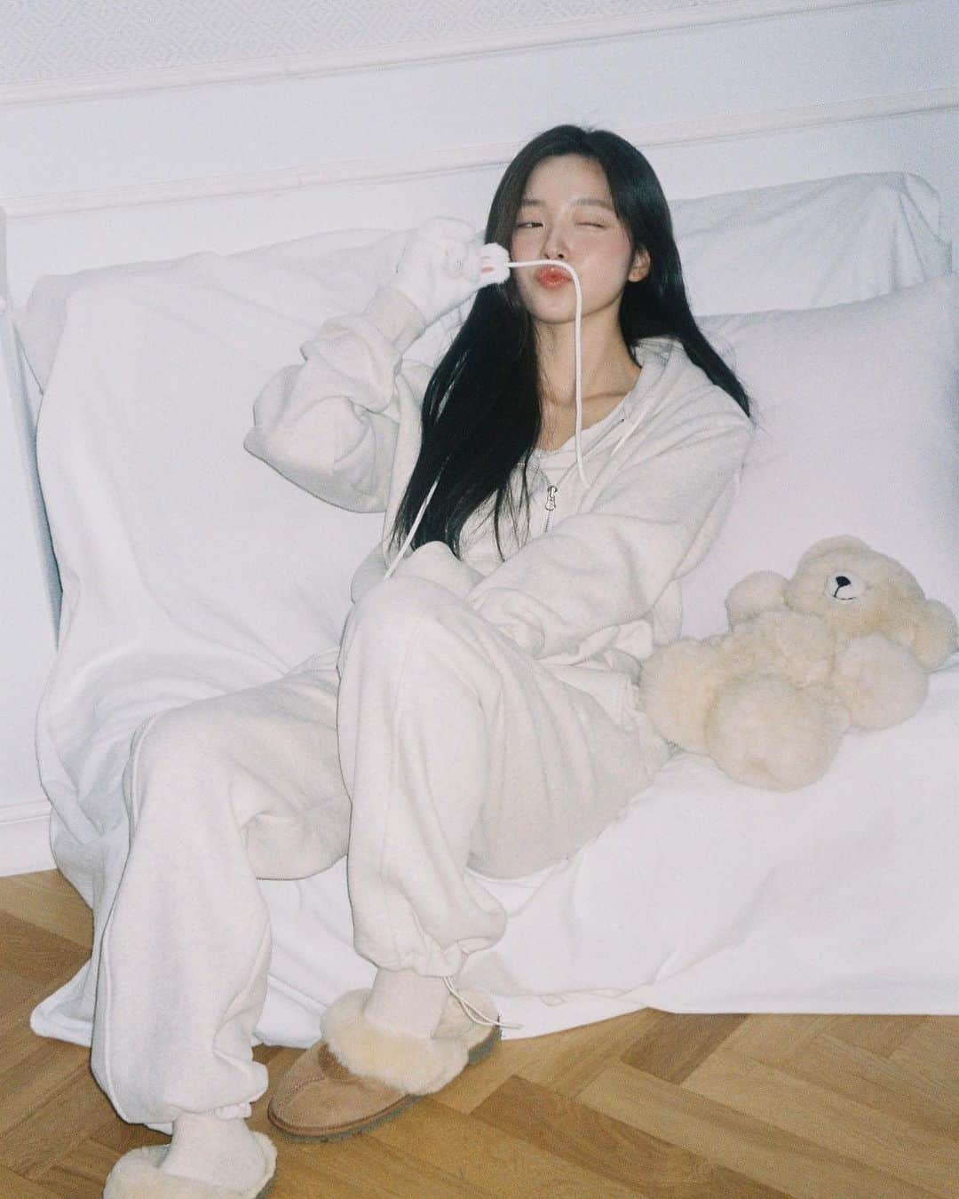 キム・ナヒさんのインスタグラム写真 - (キム・ナヒInstagram)「가득 채운 이번 주도 안녀엉 ➿🤍   📷 photo by @2fyou_」11月19日 22時46分 - knhs2