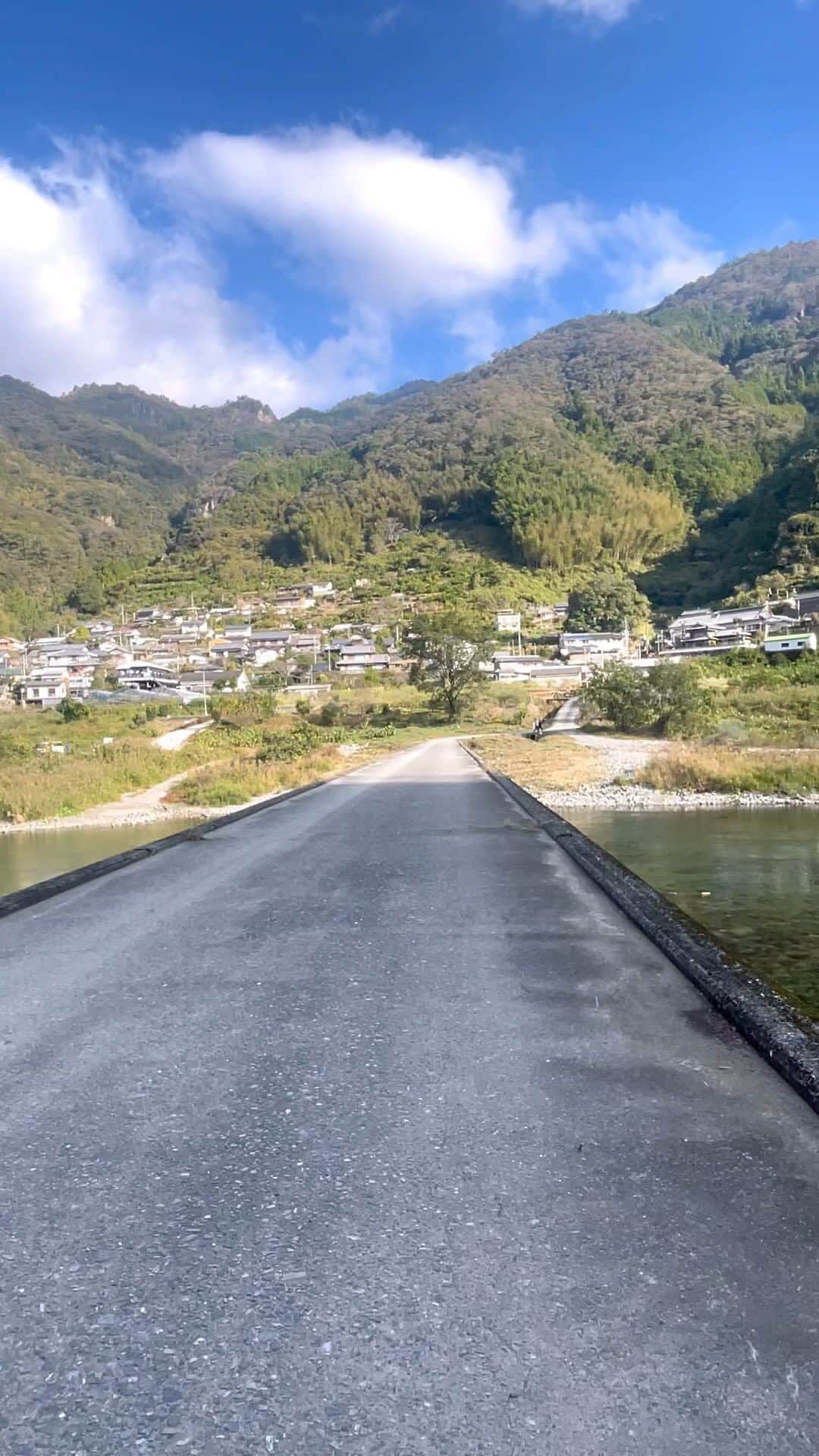 前園真聖のインスタグラム：「美しい風景。 #浅尾沈下橋 #越知町 #鎌井田集落」