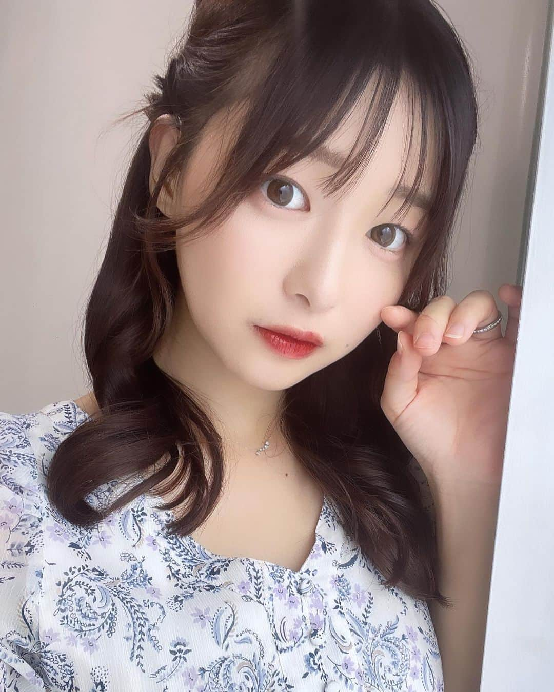 我妻ゆりかのインスタグラム：「どあっぷ〜！👽  #グラビア #グラビアアイドル #アイドル #撮影会モデル」