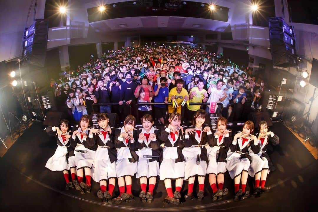松本ももなさんのインスタグラム写真 - (松本ももなInstagram)「推し事好き？ぽしごとっ🎀 初のイヤモニさん気づいたかなぁ？👂🏻"うれちぃ  1周年記念ライブ〜美しく生きろ〜大阪🐙 みんなのおかげでここまで来る事が出来ました！  たくさんの方が会いに来てくれて 後ろの方までいっぱいで、 こんな素敵な1周年記念ライブの景色をみれて うるうるジーンと来ちゃったよ😭  みんなの笑顔と楽しそうな姿を見ることが 心から好きだなぁと思ったし また明日から頑張ろって思ってもらえる 存在でありたいな💕  大阪限定のユニットパフォーマンスもあったり 盛りだくさんでしたーー✨ ＼世界は恋に落ちている／を有難いことに たくさん褒めて頂いてたので お歌を披露できて嬉しかったです🩷  薄ピンクのペンライトや ぽしグッズもいっぱい見つけて 色々準備して会いに来てくれてありがとう！ 嬉しすぎるよ～幸せ者ですね！  ぽるすばんぐみさんも応援お届けありがとう💓 会える時ずっと待ってるね🫰🏻  これからも一緒に進んでね そしてみんなで高嶺のなでしこ作ってこ❤︎ 今日もももなだいしゅきくらぶ🥺ྀི  遅い時間になっちゃったので お家や、泊まる場所についたら 教えてね🫵🏻気をつけて帰るんだよォ！ 携帯ばっかりみてると捕まえちゃうよ👮🚨🚓💨  本当にありがとう💓みんなの事がだいしゅきだよ！   #高嶺のなでしこ」11月19日 22時48分 - momona.1012