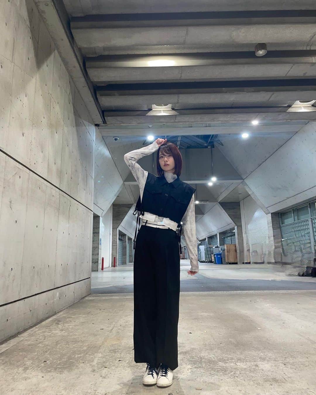 小田えりなのインスタグラム：「握手会ありがとうございました🦍 次は１２月！！！ 最後になりますな〜！！！ 楽しい冬になりますように⛄️  服可愛い〜👕」