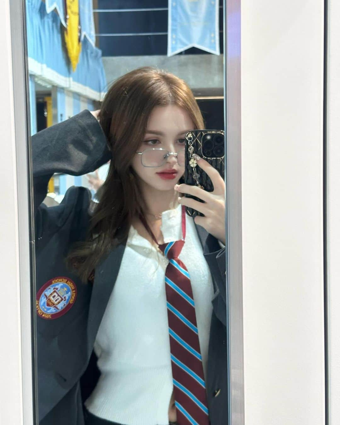 Elina 엘리나 (エリナ) さんのインスタグラム写真 - (Elina 엘리나 (エリナ) Instagram)「What color is your school uniform? 젠틀 스쿨 입학했다옹😎✨ #gentlemonster」11月19日 23時03分 - elina_4_22