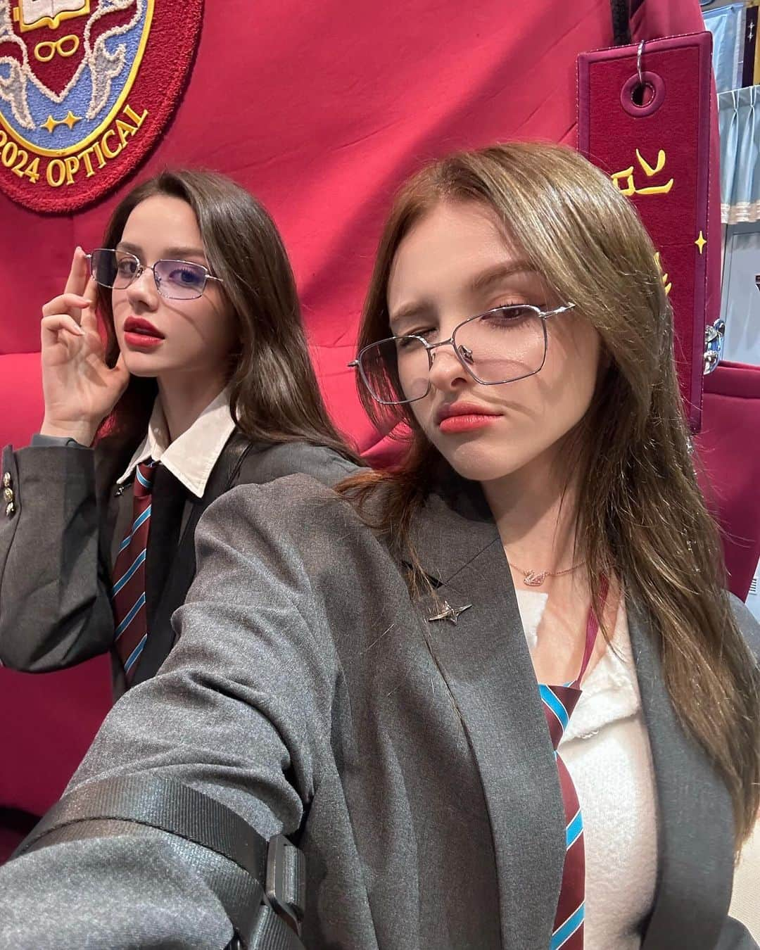 Elina 엘리나 (エリナ) さんのインスタグラム写真 - (Elina 엘리나 (エリナ) Instagram)「What color is your school uniform? 젠틀 스쿨 입학했다옹😎✨ #gentlemonster」11月19日 23時03分 - elina_4_22