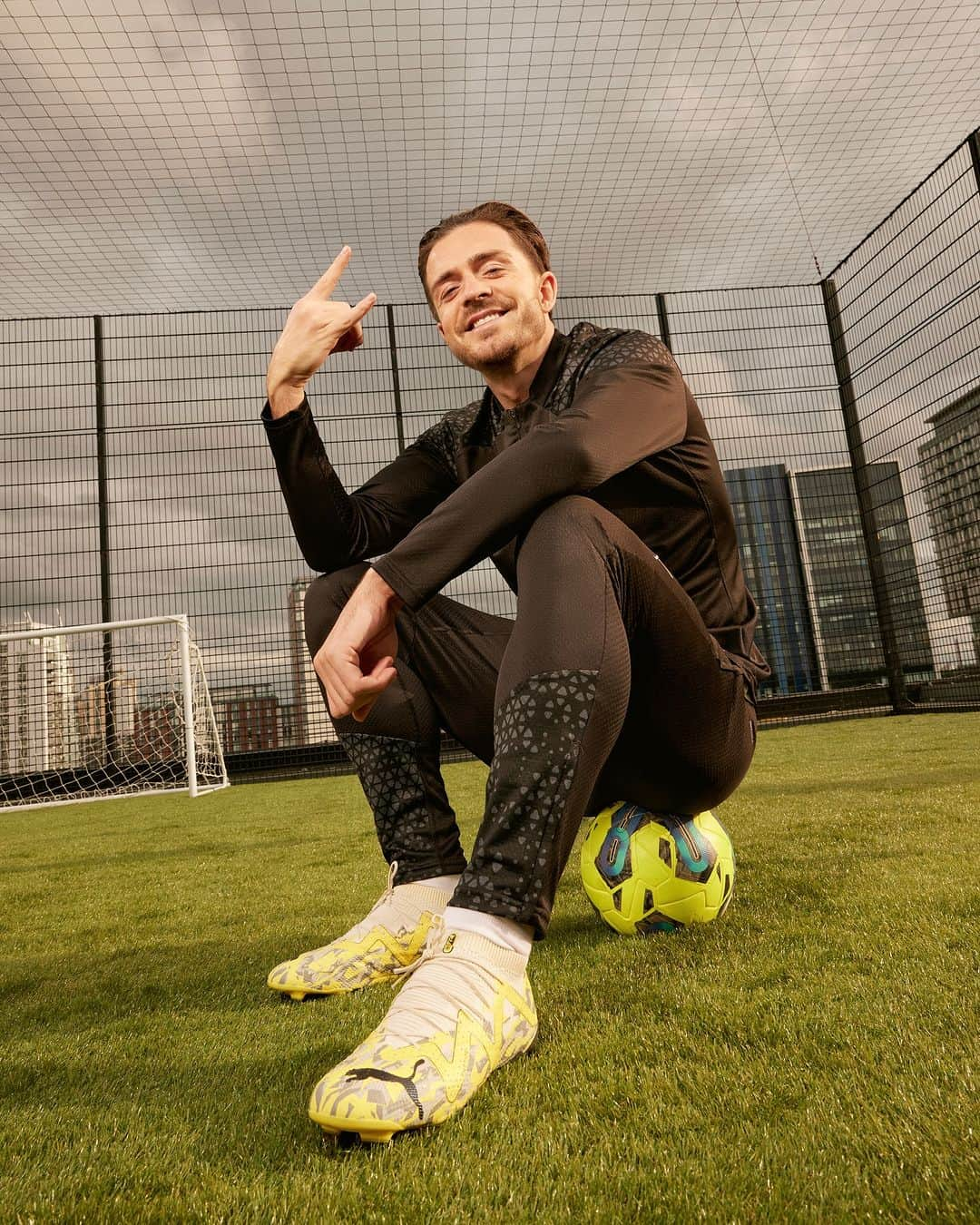 PUMA Footballさんのインスタグラム写真 - (PUMA FootballInstagram)「New FUTURE got @jackgrealish like 🤘😁」11月19日 22時58分 - pumafootball