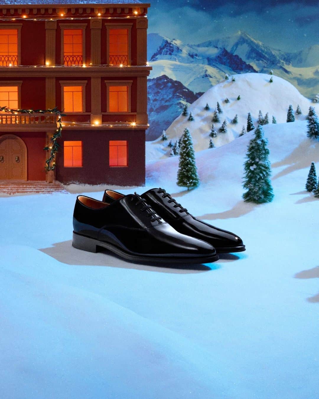 トッズのインスタグラム：「Tod's House of Magic. Add a lace-up shoe for the perfect finishing touch to any evening look.  #TodsHolidays #TodsHouseofMagic #Tods」