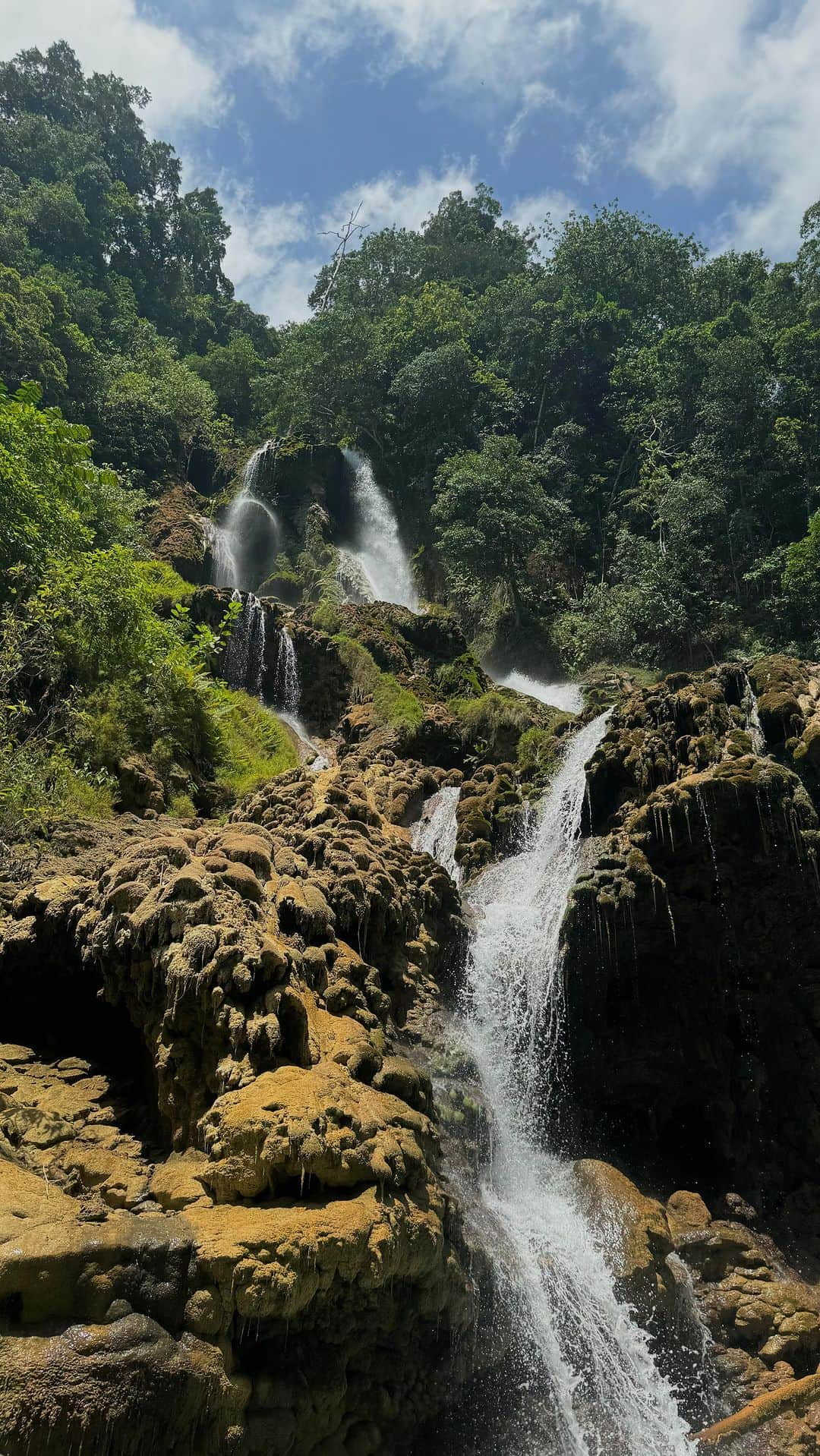 Cindy Pradoのインスタグラム：「Spend the day with me in Sumba Island, Indonesia 🌸」