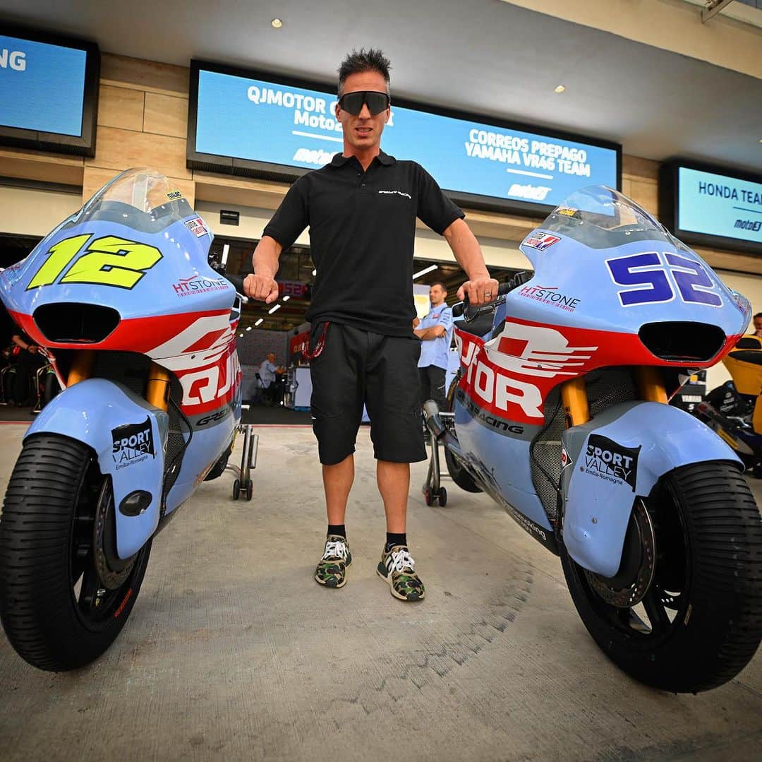 トニ・エリアスのインスタグラム：「Back to The Family!!  Good Luck to our boys @jeremyalcoba52 @filipsalac12 !!!👊 Thanks @gresiniracing for the opportunity..Feels Great to be Home!!🙏♥️   #gresiniracing #motogp #moto2 📸 @gorinisphotos」