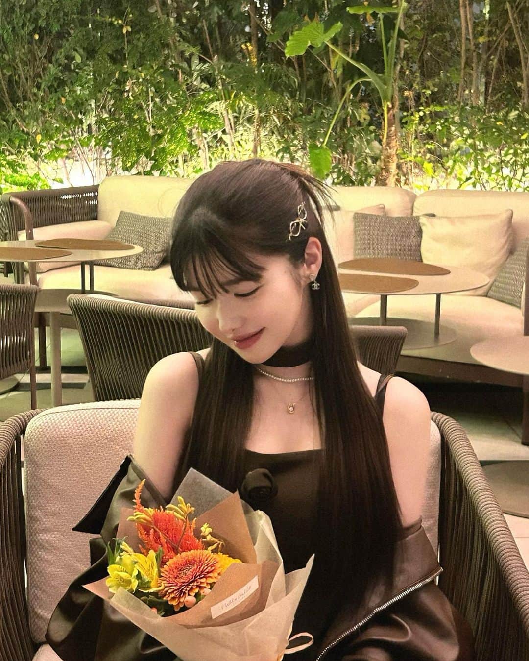 きぬのインスタグラム：「26歳になりました💐  たくさんのお祝いのメッセージ、本当にありがとう〜〜！！みんながいてくれるからここまでやってこれました☺︎  たくさんの経験ができて、充実した25歳でした。すっごく楽しかった！26歳ももっと楽しく、応援してくれるみんなに幸せをいっぱい届けられるような1年にしたいです✌️✌️✌️これからもよろしくね☺︎」
