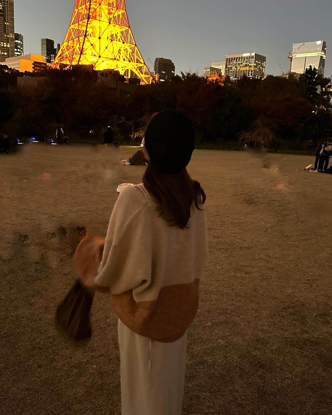 みなまつさんのインスタグラム写真 - (みなまつInstagram)「夜の芝公園、オレンジ色にきらきらしてた🗼✨ ⁡  #code」11月19日 23時12分 - minamatsu_