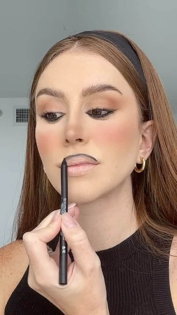 マリ・マリアのインスタグラム：「🖤 #hudabeauty」