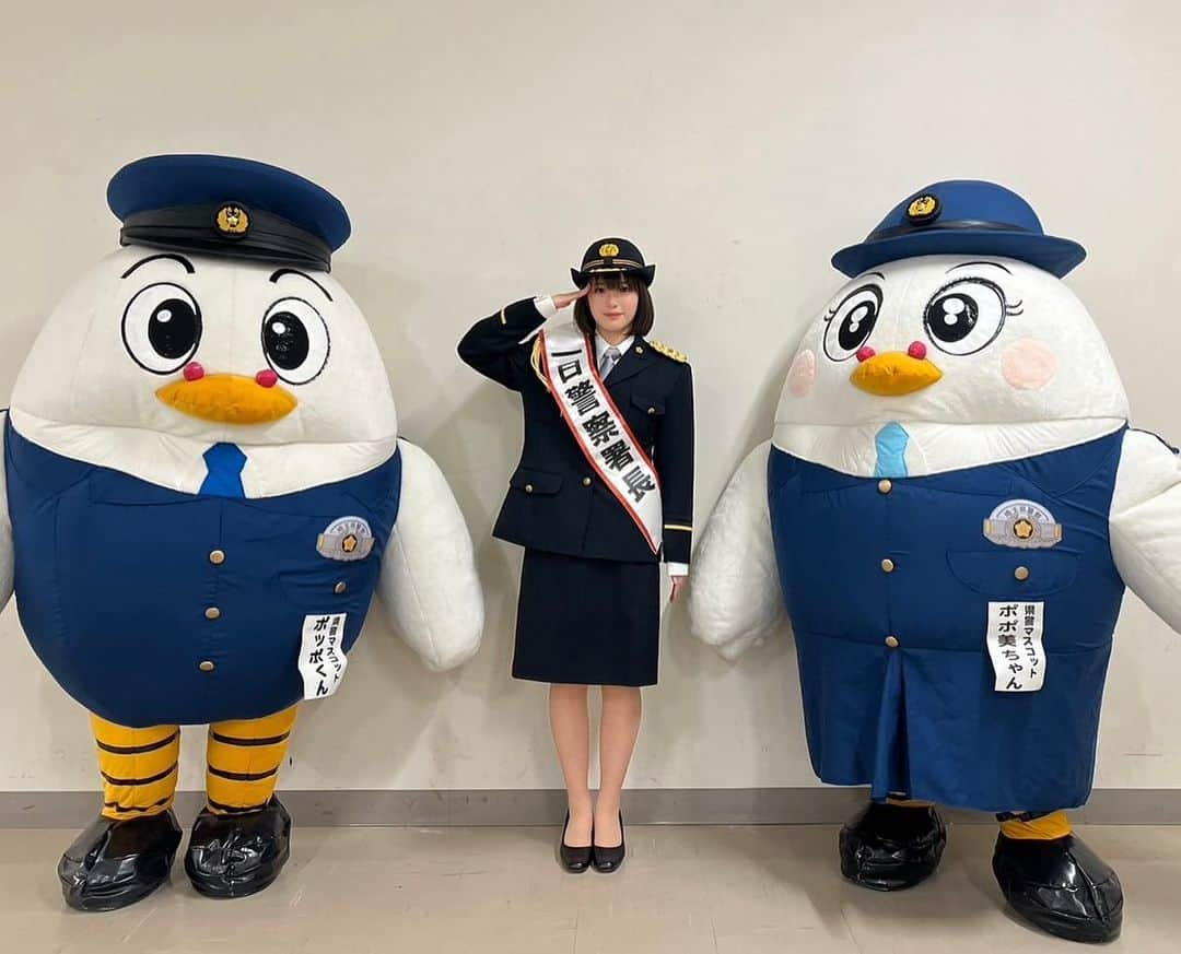 豊嶋花さんのインスタグラム写真 - (豊嶋花Instagram)「・ 本日、越谷警察署の一日警察署長を務めさせて頂きました！👮🏻  たくさん貴重な経験をさせていただきました。 ご協力頂いた警察官及び関係者の皆様、本当にありがとうございました！ そして、お忙しい中越谷レイクタウンに駆けつけてくださった方々も、ありがとうございました。  今日のイベントをご覧いただいた皆様に、特殊詐欺や交通事故の危険性や防犯の重要性が、届いていることを心から願います。そして私も自分自身や家族、大切な人たちを守れるように改めて普段から気を引き締めようと思いました！」11月19日 23時05分 - hanatoyoshima_official