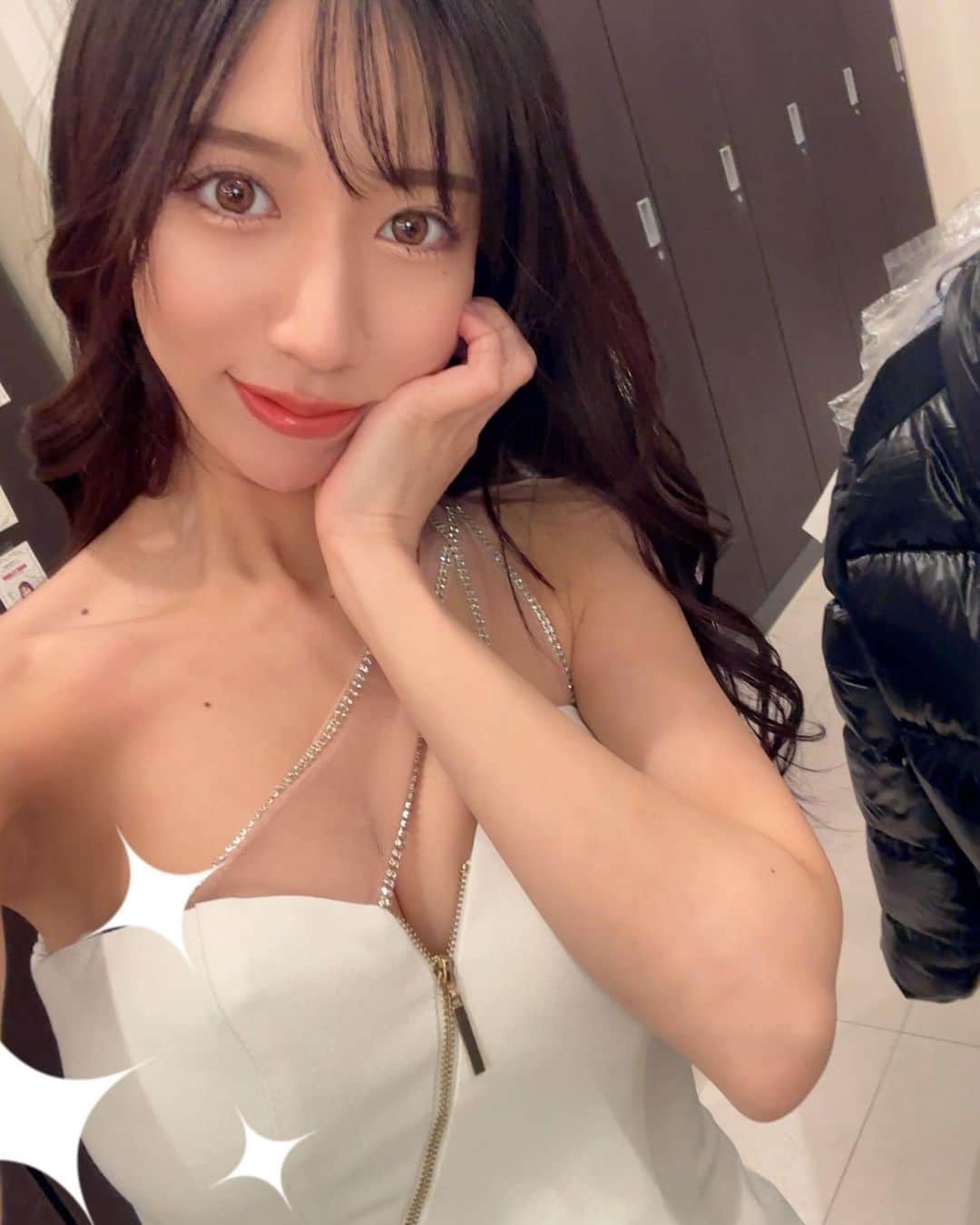 綾奈凛のインスタグラム：「昨日更新するの忘れてたやつ😗 今日は休みです🥳」