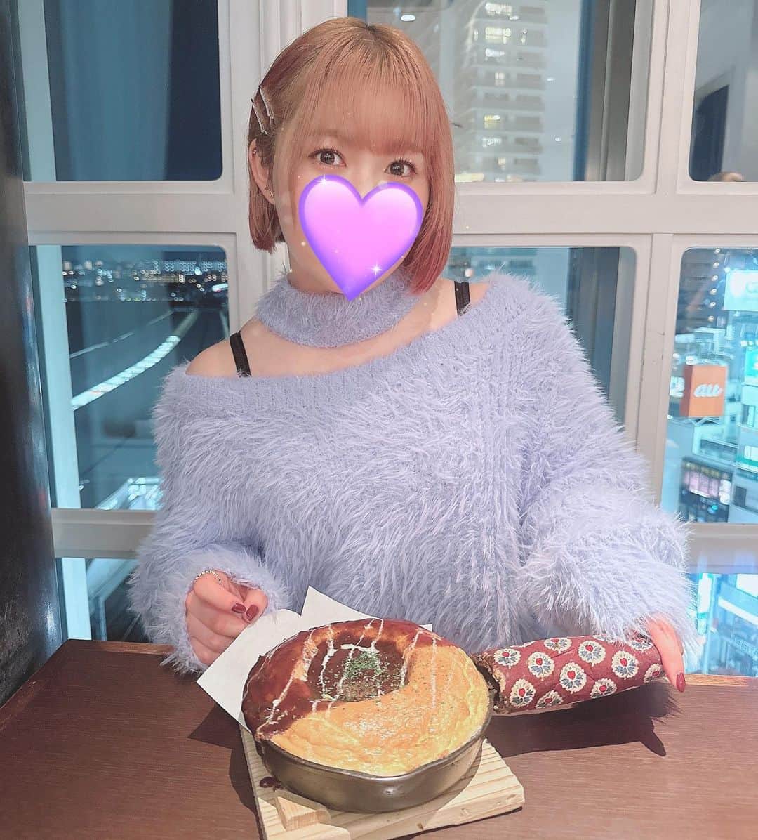 スターライト・キッドのインスタグラム：「食べてみたかった二子玉川のオムライス〜🍳🍅🍚 あとファンの奴がオススメしてくれたカフェのチーズケーキ🧀 #SLK #スターライトキッド #スターダム #STARDOM #OEDotai #大江戸隊 #女子プロレス #オムライス #チーズケーキ #bistrotama #cafesoultree」