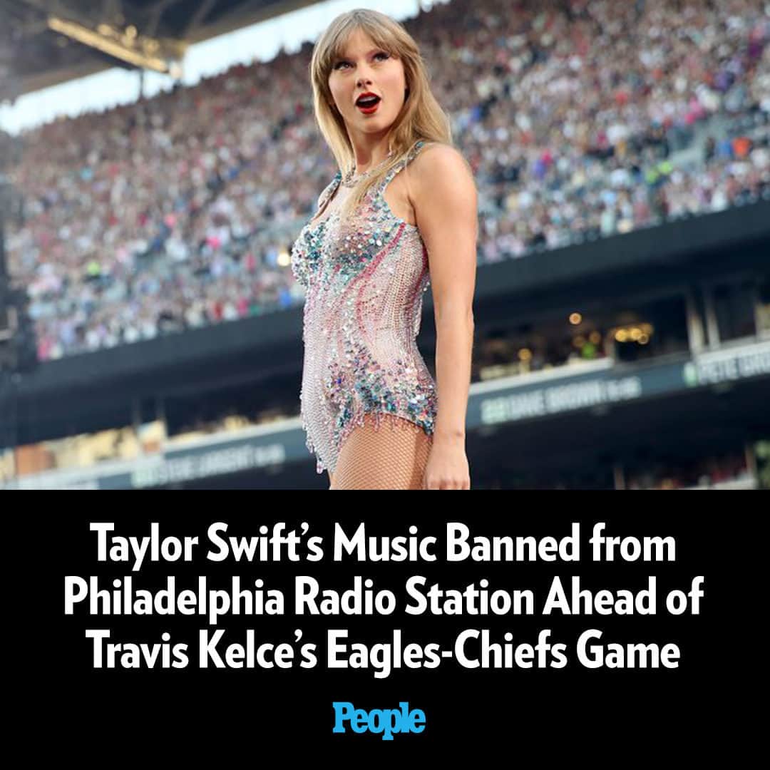 People Magazineのインスタグラム：「Ahead of the Philadelphia Eagles and Kansas City Chiefs' Super Bowl 57 rematch game at Arrowhead Stadium on Monday, local Philadelphia radio station Q102 will ban Taylor Swift's music due to her relationship with boyfriend Travis Kelce, who plays tight end for the Chiefs.  Read the full story in our bio link. | 📷: Getty」