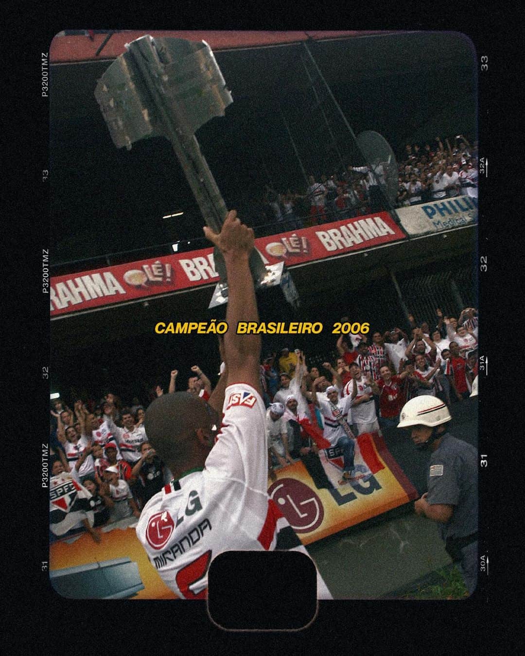 ミランダさんのインスタグラム写真 - (ミランダInstagram)「O primeiro Brasileirão a gente nunca esquece! Lá se vão 17 anos e o orgulho por ter sido parte dessa história continua o mesmo, @saopaulofc ❤️🇾🇪」11月19日 23時20分 - miranda023