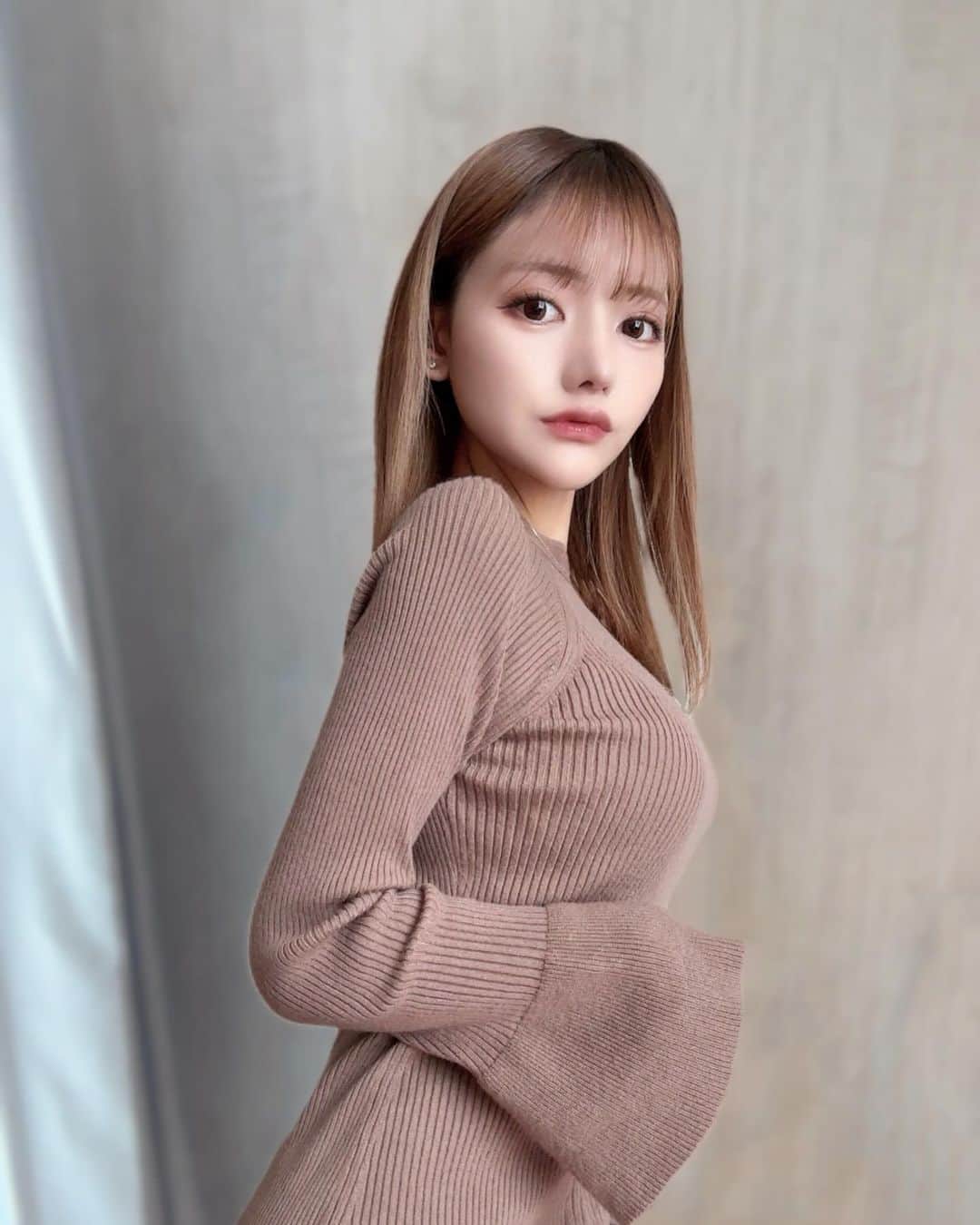 YUINAのインスタグラム：「形が可愛いすぎるワンピース👗♡」