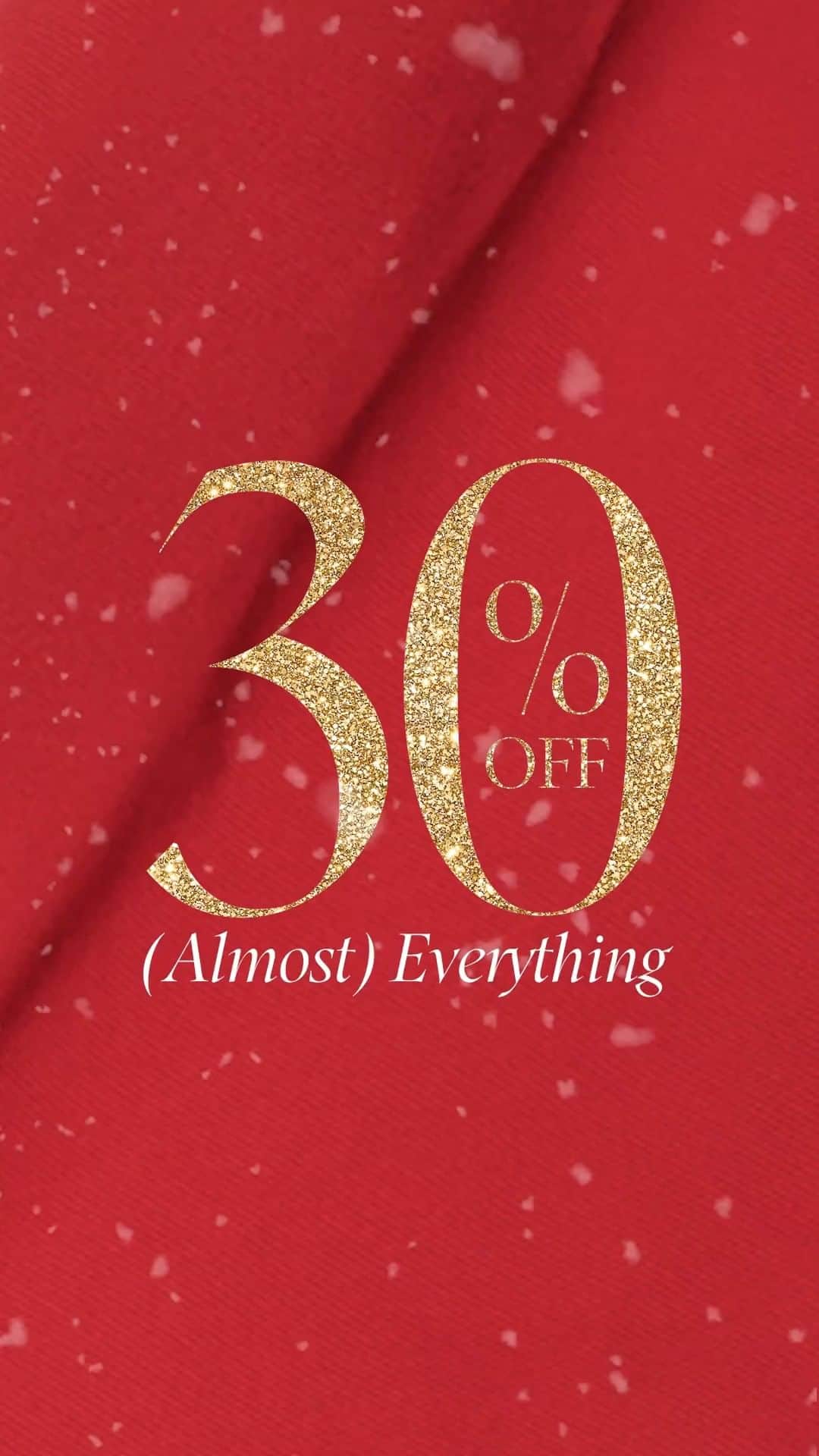 ヴィクトリアズ・シークレットのインスタグラム：「Just when you thought the perfect present didn’t exist…we found one for everyone on your list, thanks to our gift guide. Plus, take 30% off (almost) everything for a limited time. Don’t snooze: it ends soon.」