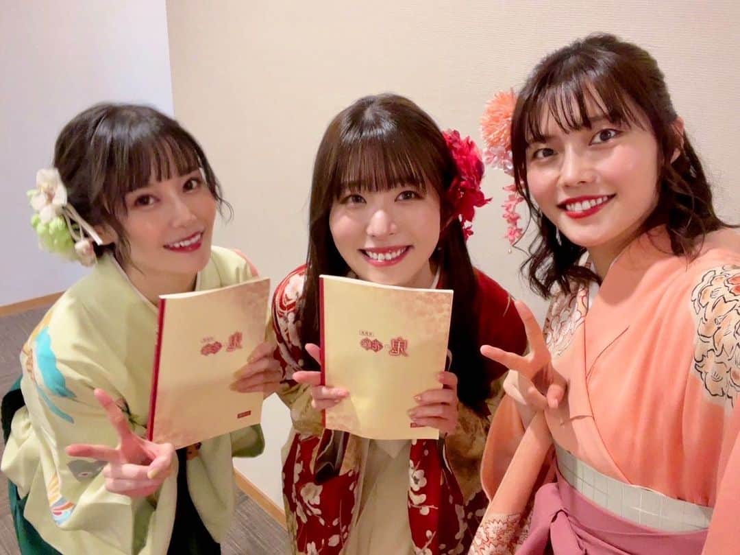 大森日雅のインスタグラム：「柚子役の石見舞菜香ちゃん☺︎ 花梨役の千本木彩花ちゃん☺︎ 一緒にお芝居できたのとっても楽しかったです。楽屋でもいっぱいお話できたりして癒やし時間で…幸せ〜でした!!ありがとう~🤍💐楽しかったぁ。 #鬼花朗読劇 #鬼の花嫁」
