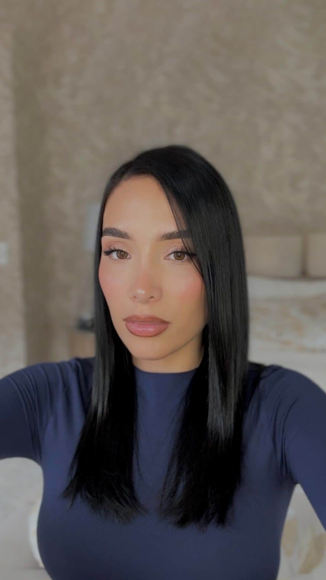 のインスタグラム：「Hoy quiero celebrar el día de la mujer emprendedora... porque después de probar tantas marcas y productos, decidí emprender y lo hice con @bedivva  Una marca de skincare y makeup.」